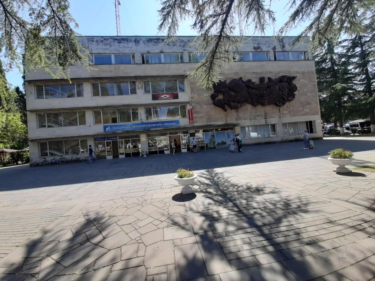 Гостиница "Курорт" ピツンダ エクステリア 写真